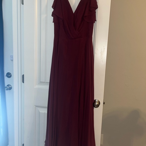 DAVIDS BRIDAL FLUTTER SLEEVE BRIDESMAID DRESS WINE SIZE 10 - Picture 2 of 10
